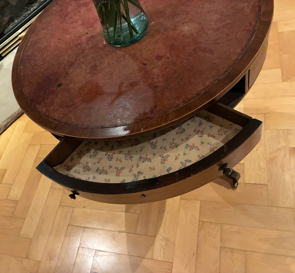 Round Drawer Pedestal Table - photo 3