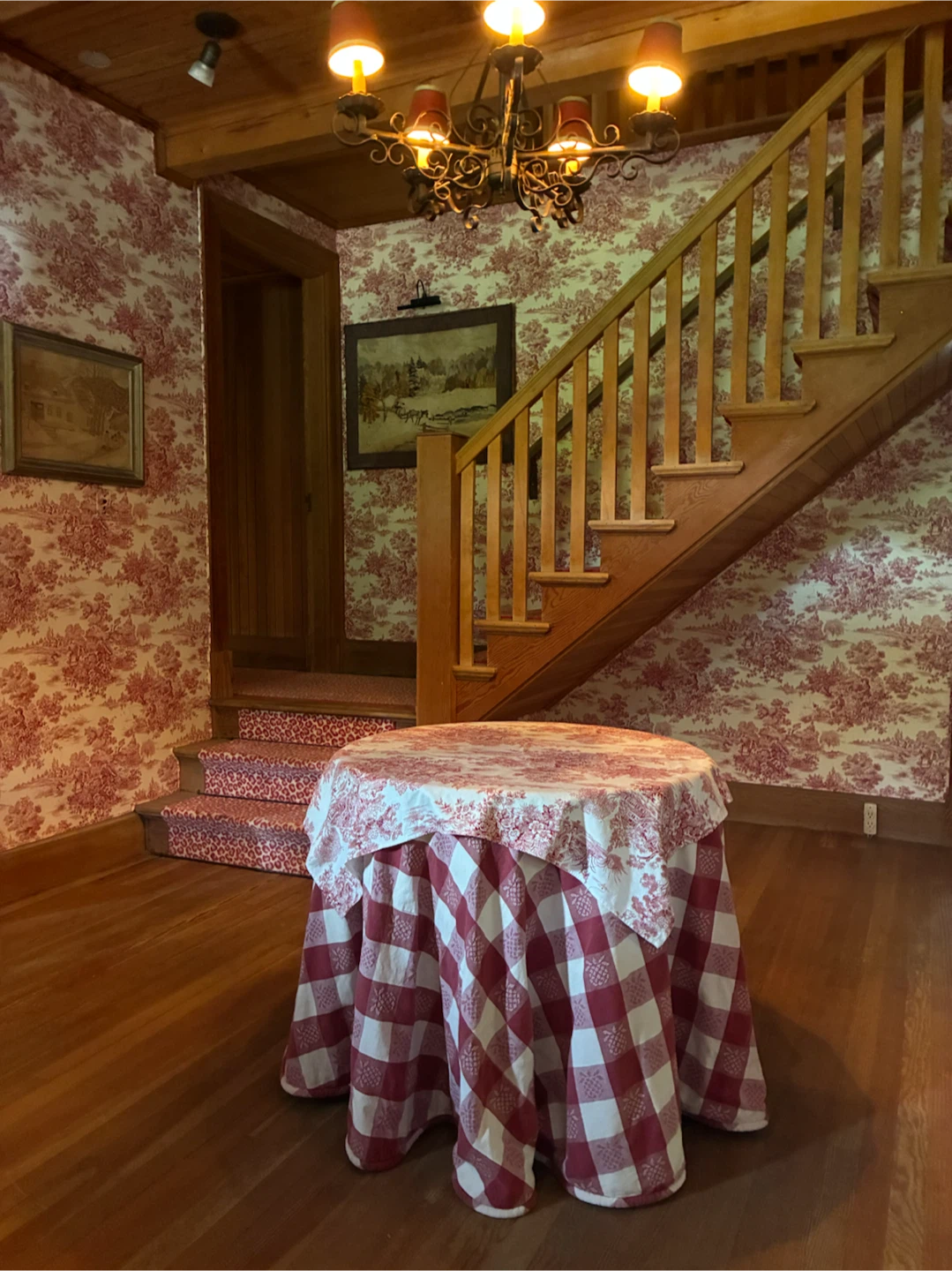Round Drawer Pedestal Table - photo 4