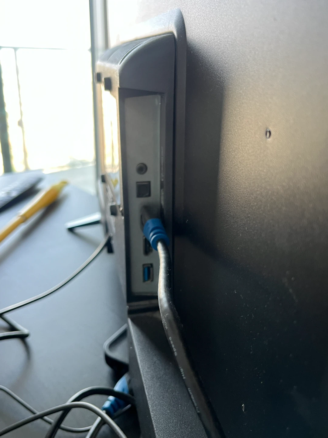 Insignia 32" TV - photo 2