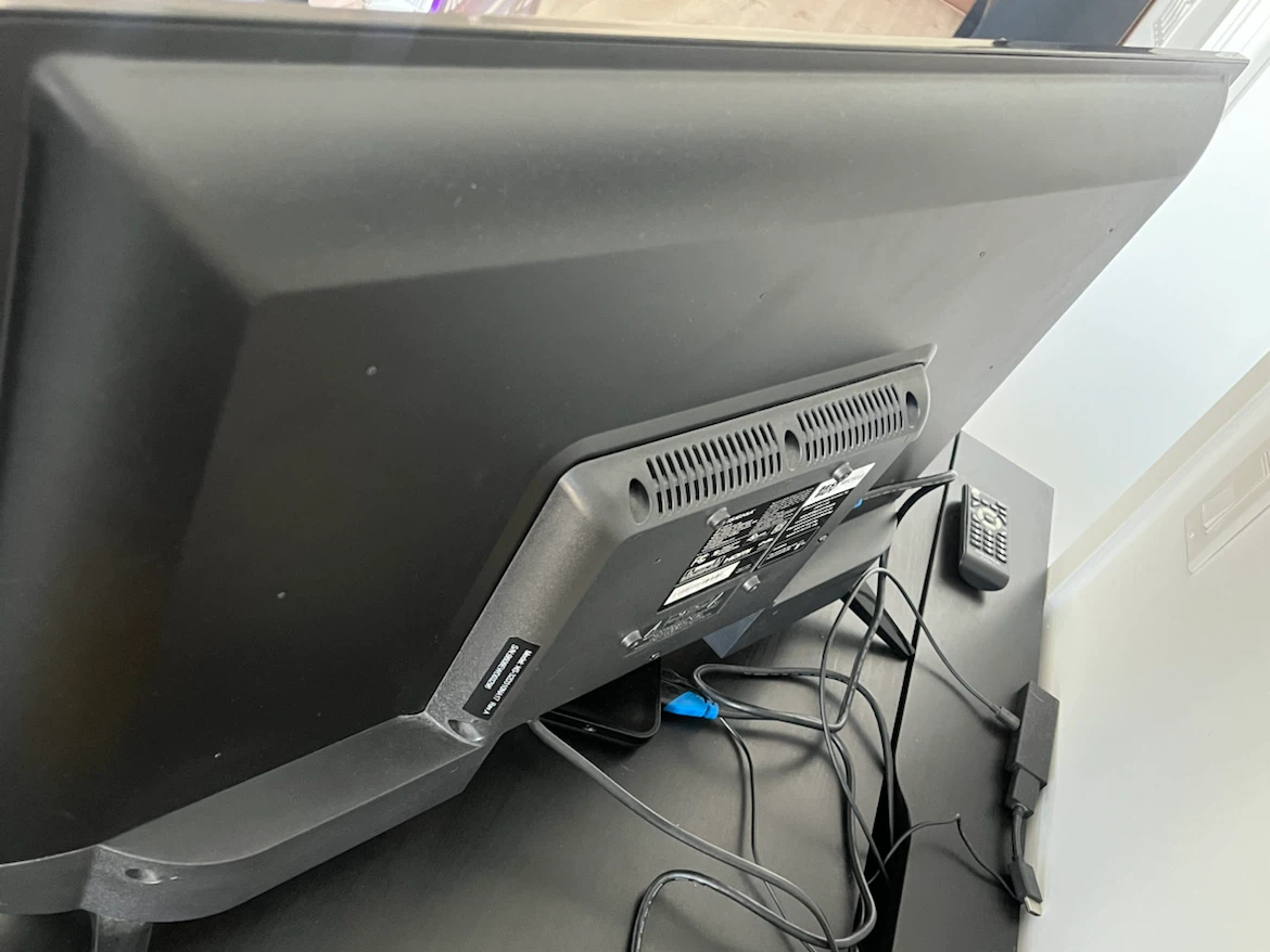 Insignia 32" TV - photo 3