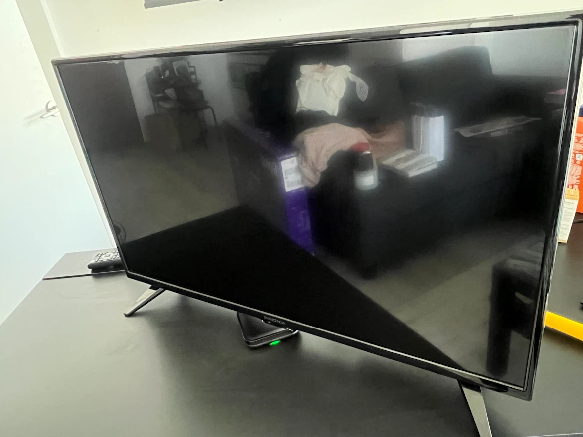 Insignia 32" TV - photo 4