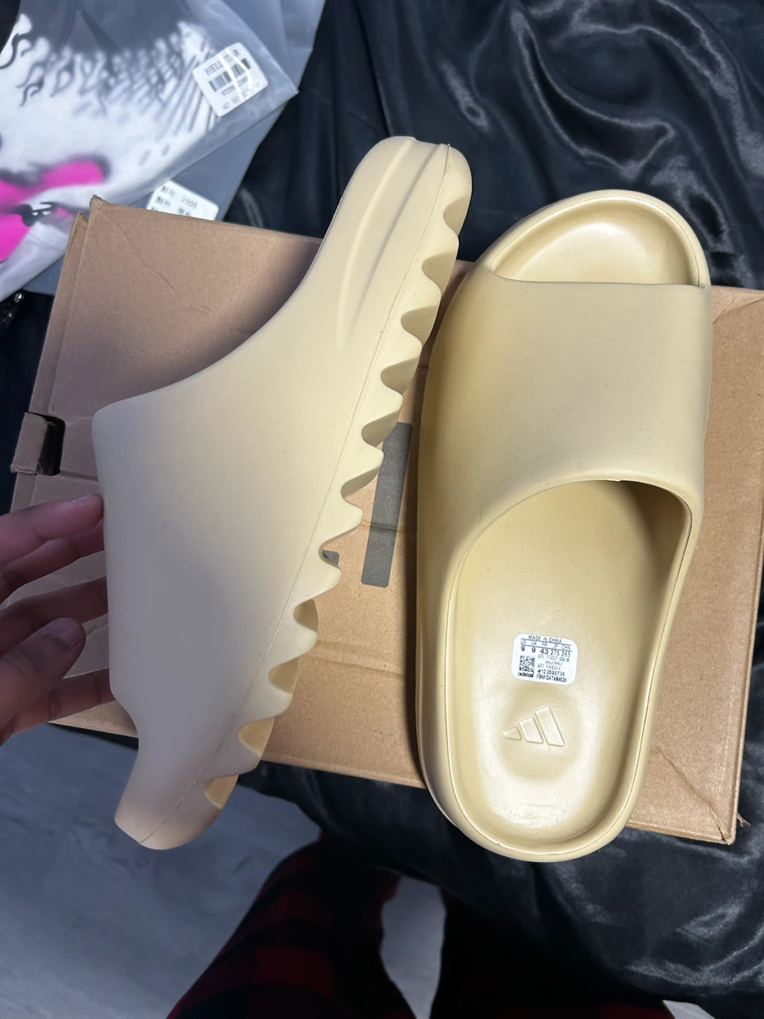Yeezy slides - photo 2