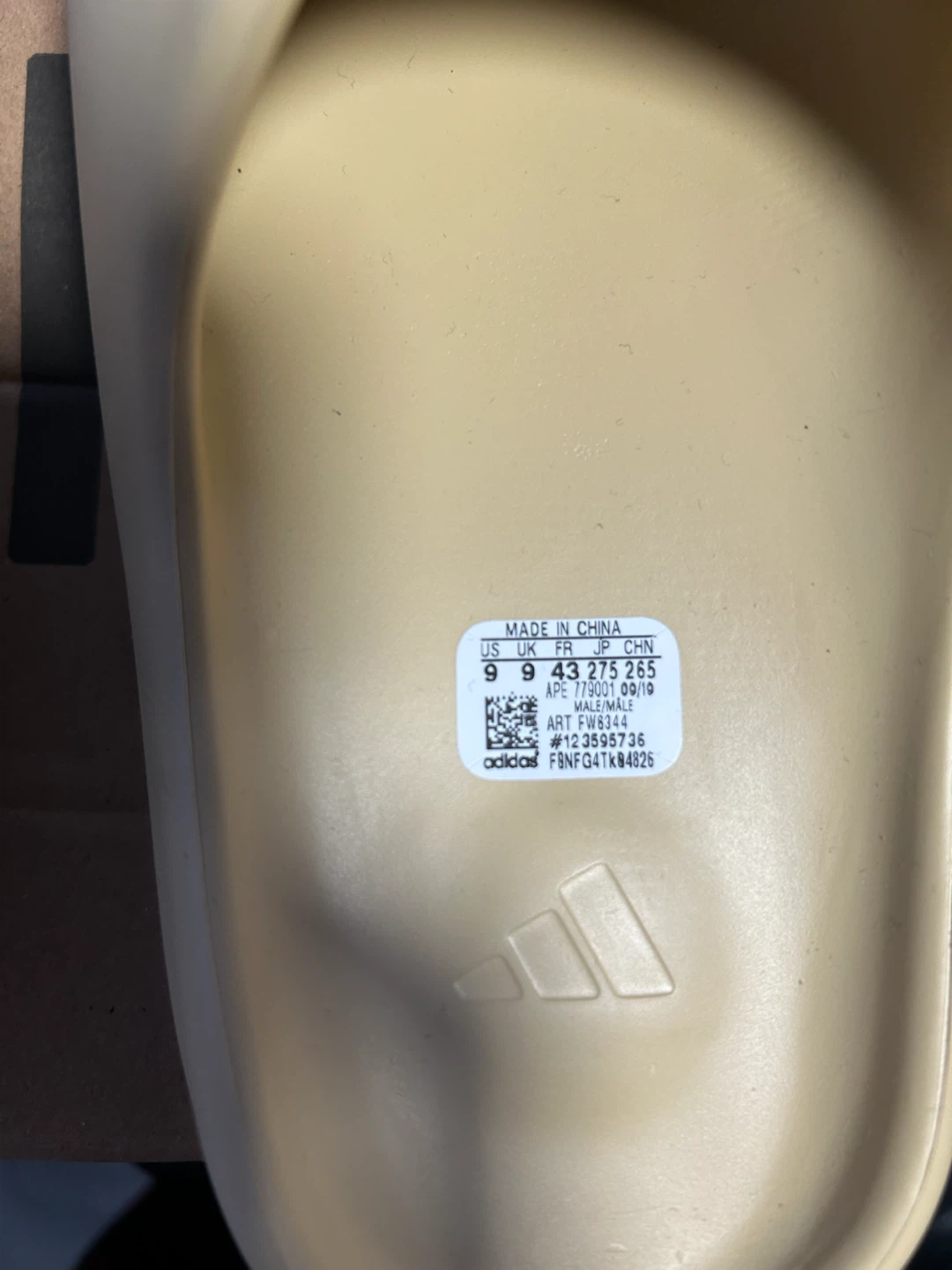 Yeezy slides - photo 3