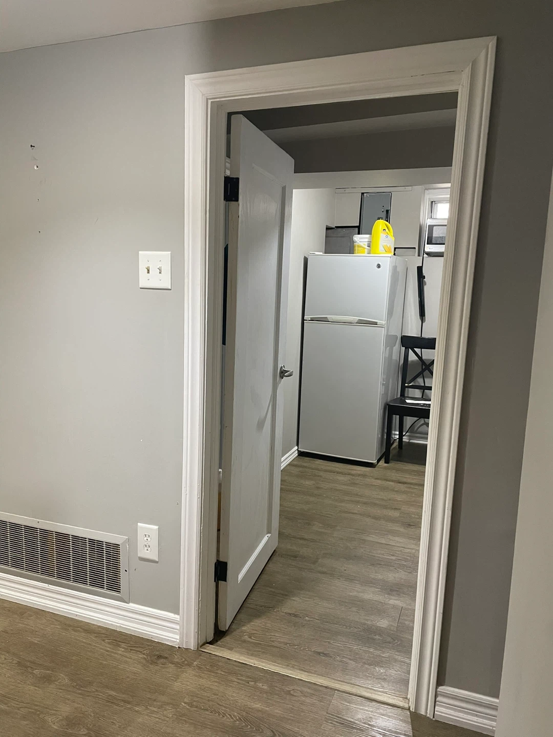 Basement apartment for rent - photo 3