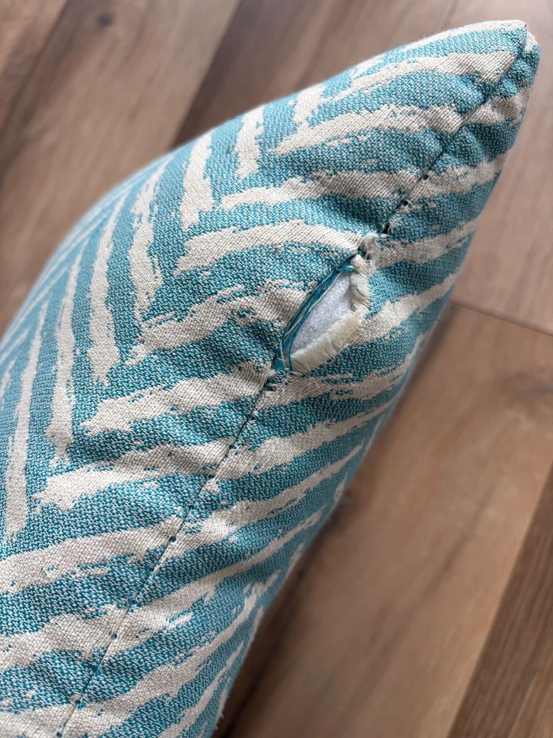 Free throw pillows - photo 2