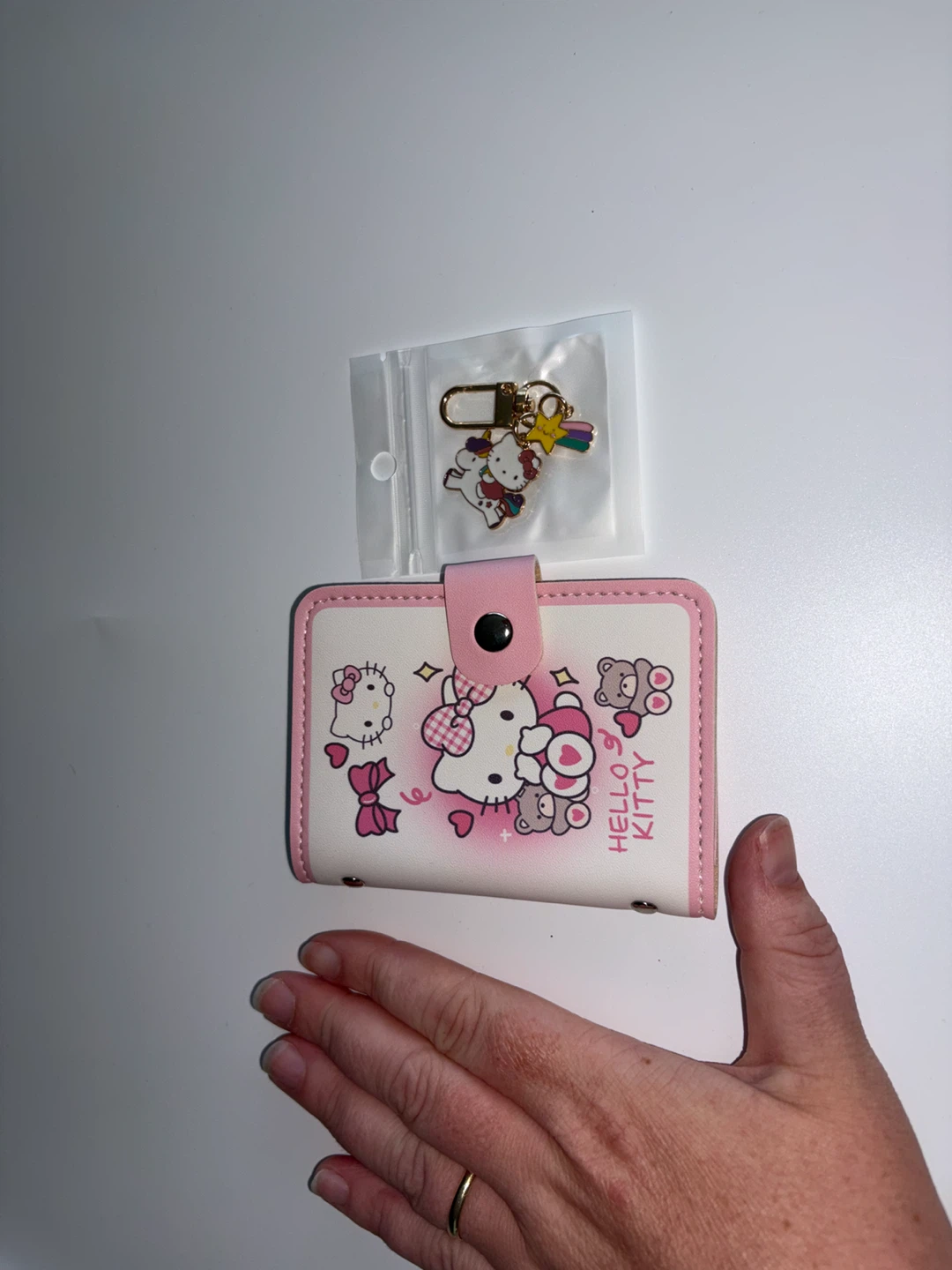 New Hello Kitty Credit Card Holder with 20 Card Slots & Keychain - photo 4