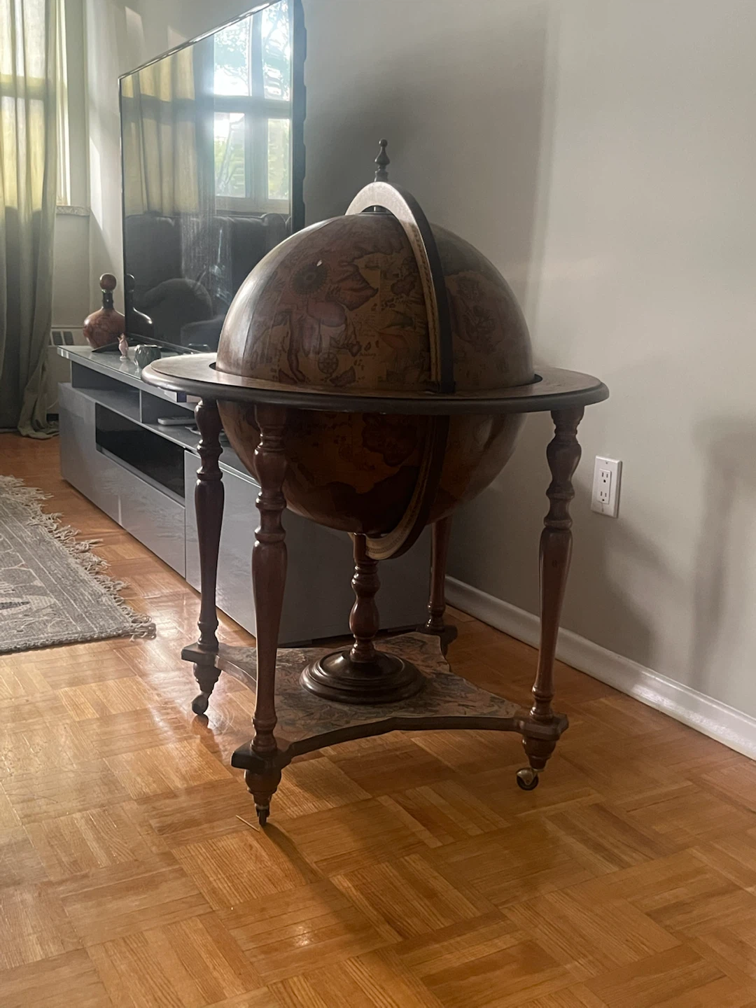 Vintage Style Floor Standing Globe Bar Cart on Wheels