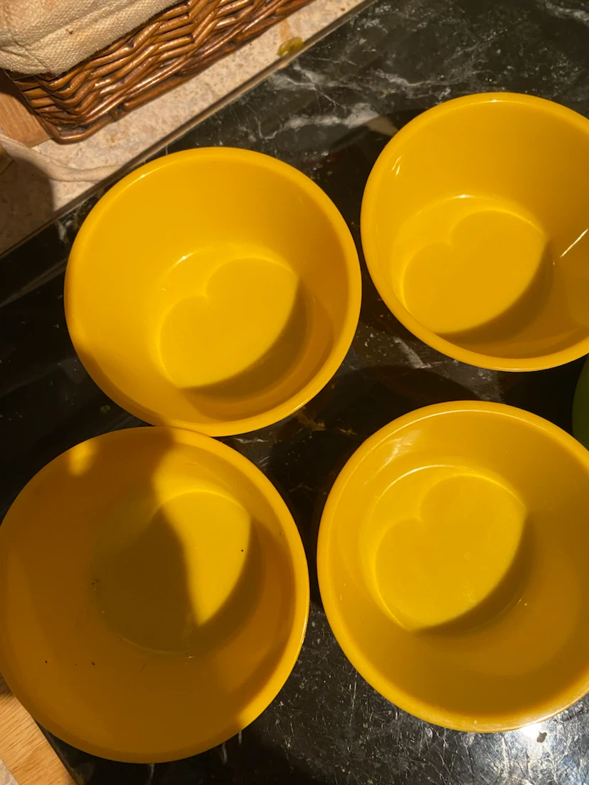 Set of 4 Yellow Silicone Bowls and 2 Green Egg Poachers - photo 2