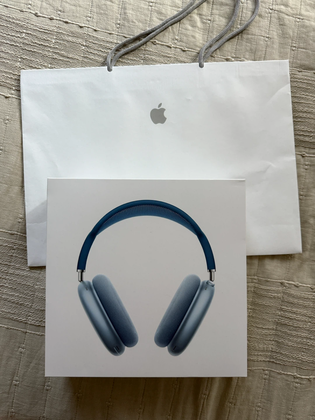 Apple AirPods Max Wireless Over-Ear Headphones - Blue - photo 2