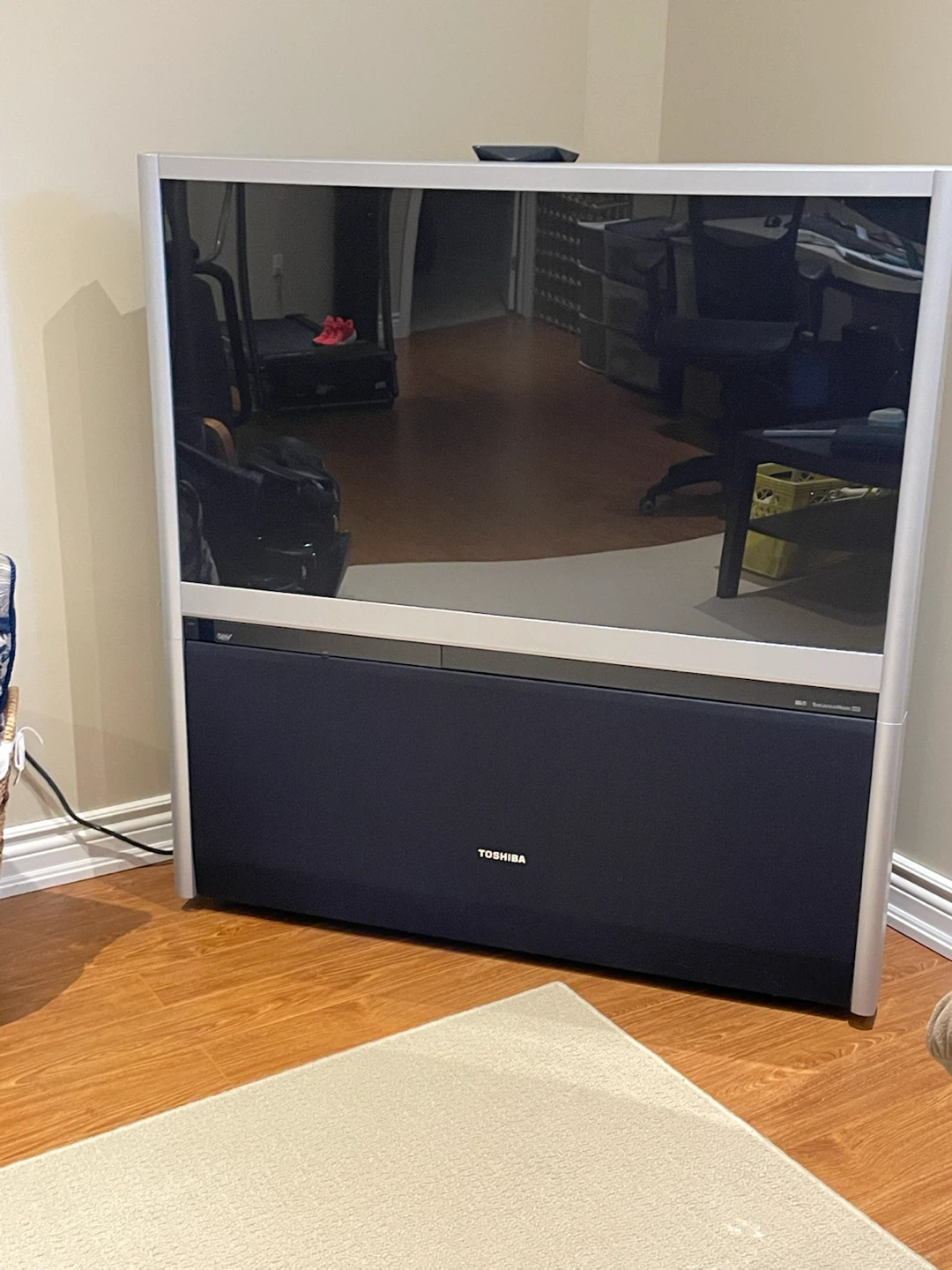 Sofa love seat and tv - photo 3