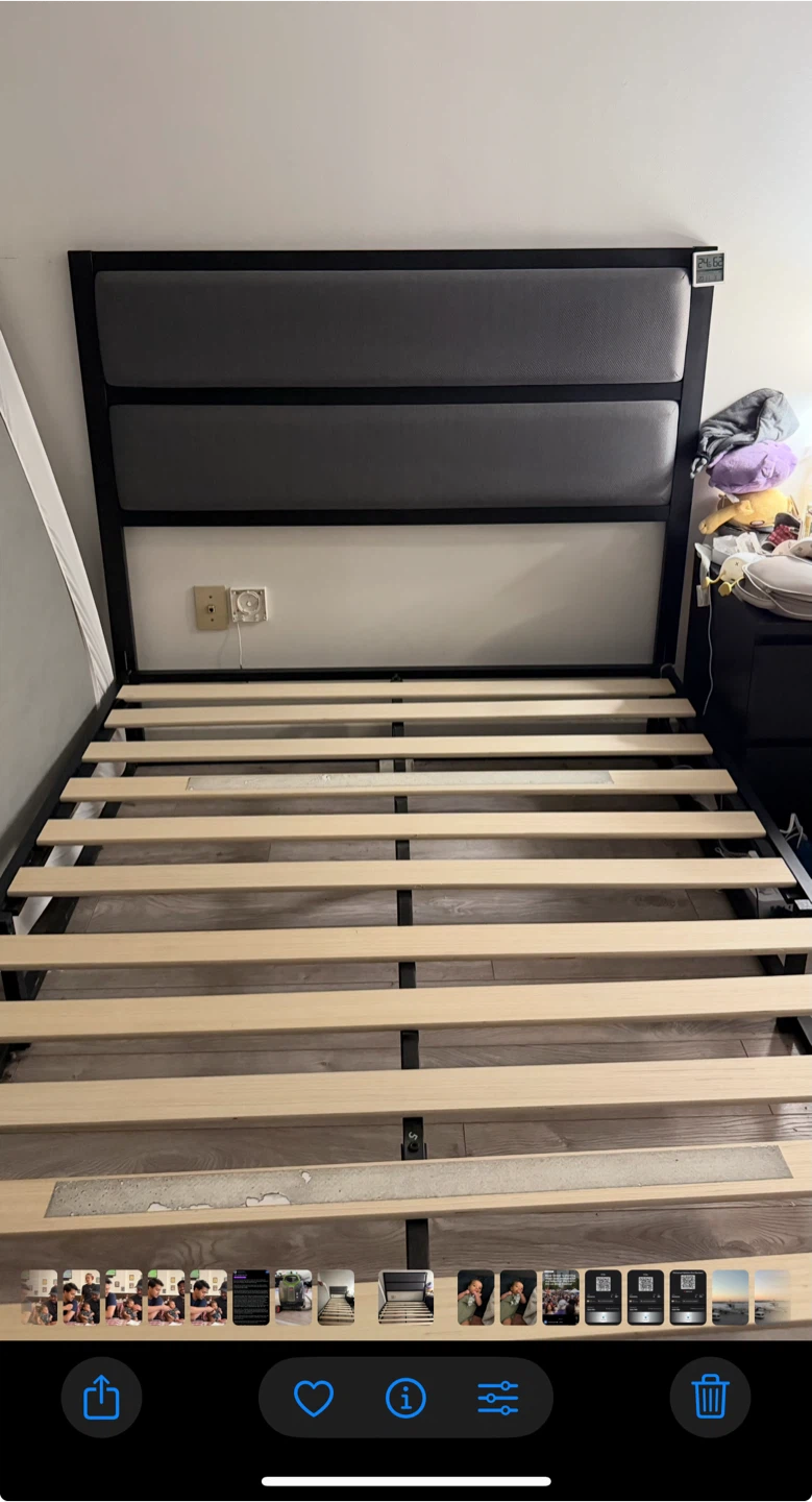 Zinus Bed frame (Size Double)