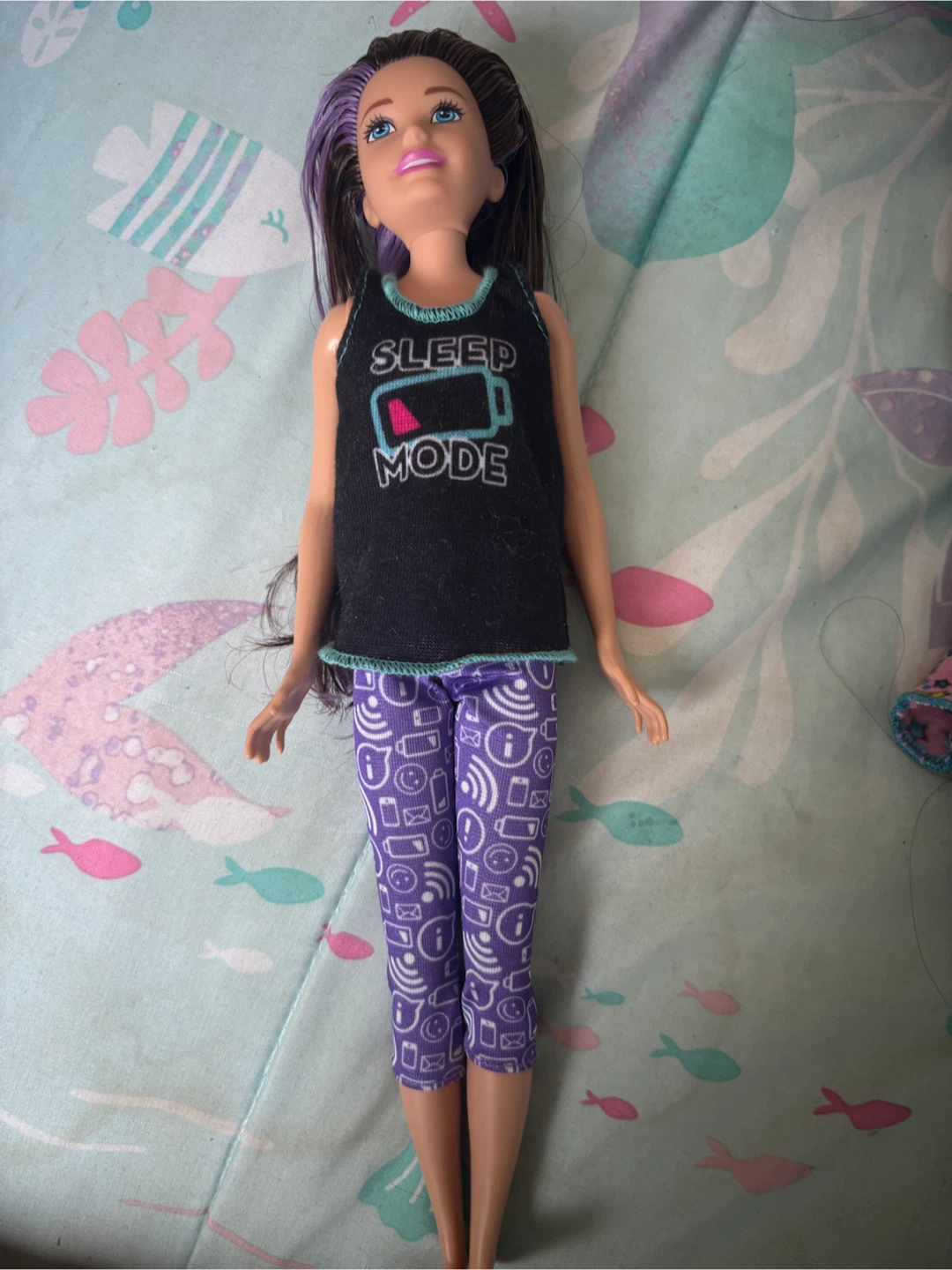 Little girl Barbie with a Barbie bed and a teenage girl Barbie - photo 3