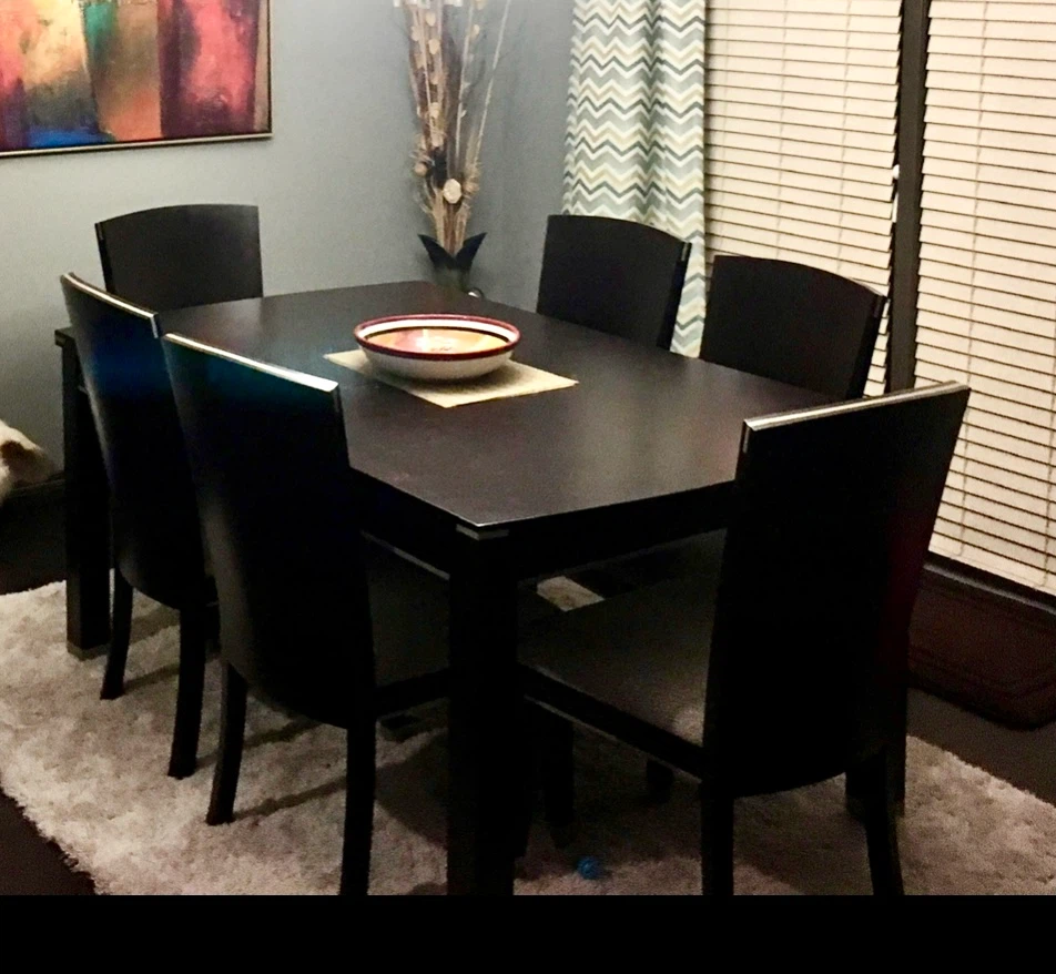 Dining Table with 6 Chairs – $400
