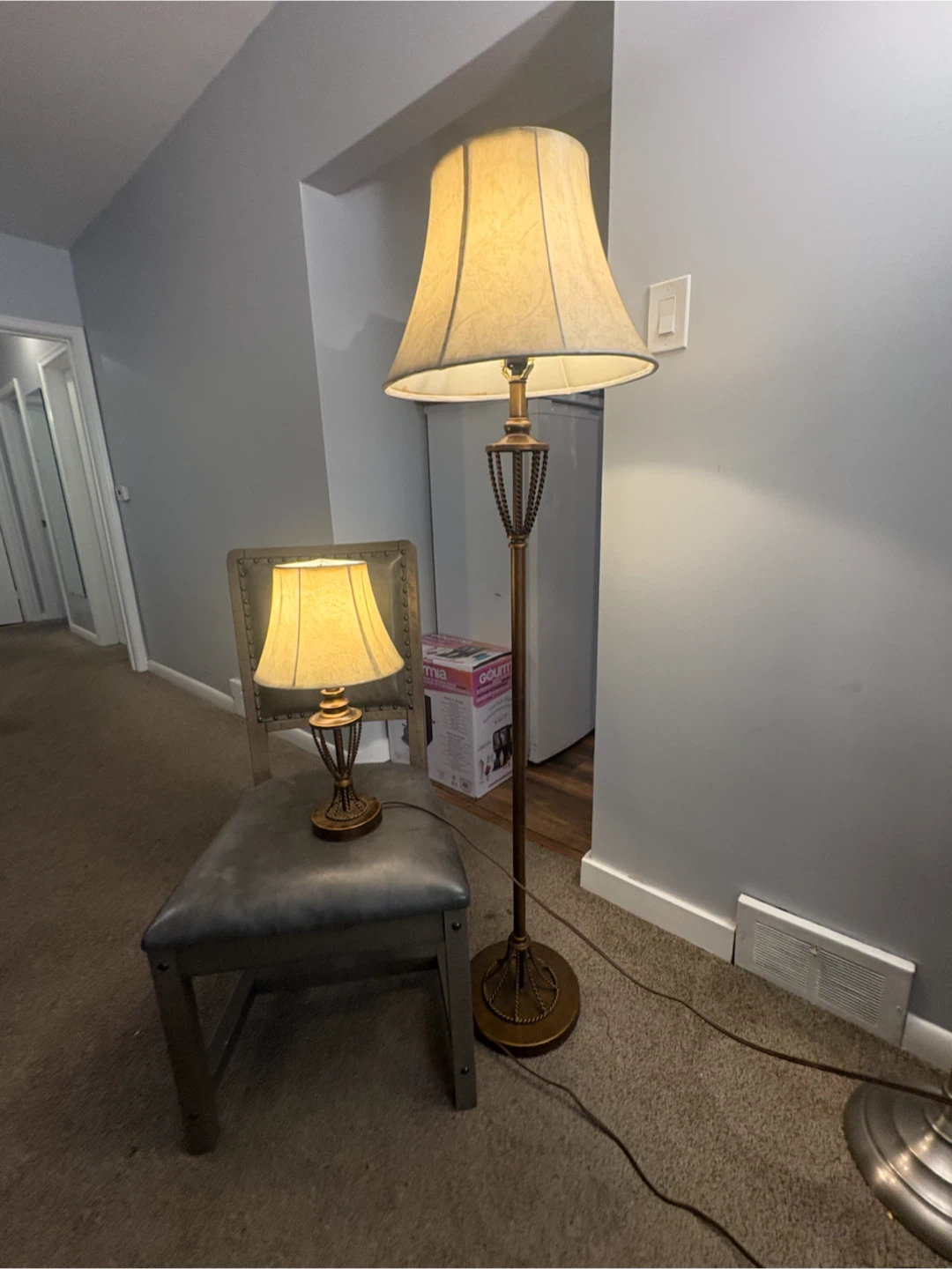 Free delivery used Vintage Brass Table Lamp and Floor Lamp Set - photo 5