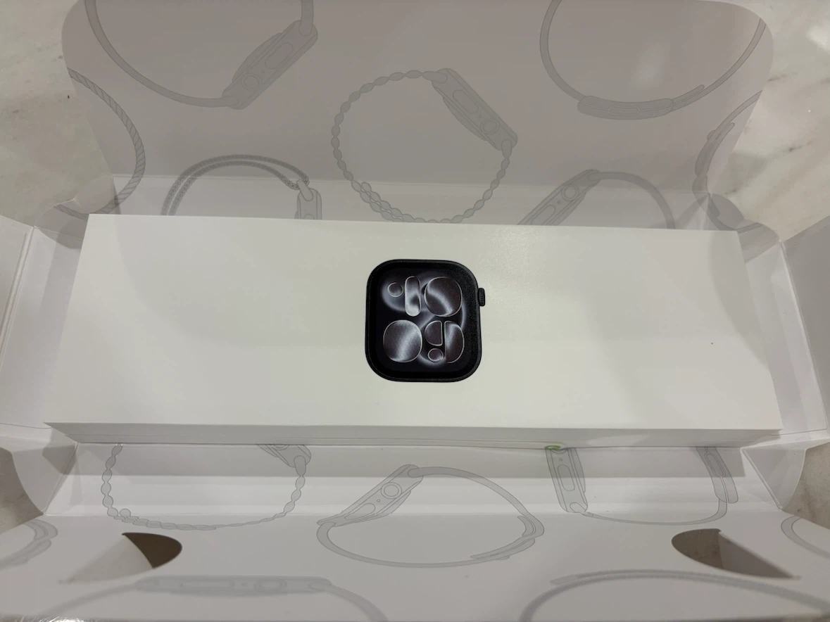 BNIB - Apple Watch Series 11 46mm Jet Black - photo 3