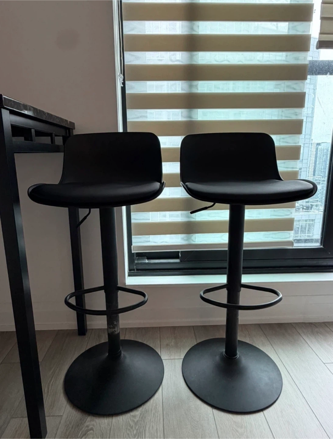 Marble Top Bar Table with 2 Black Bar Stools - photo 3