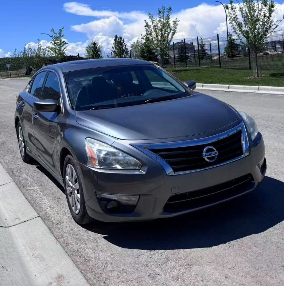 Nissan Altima SV Sedan