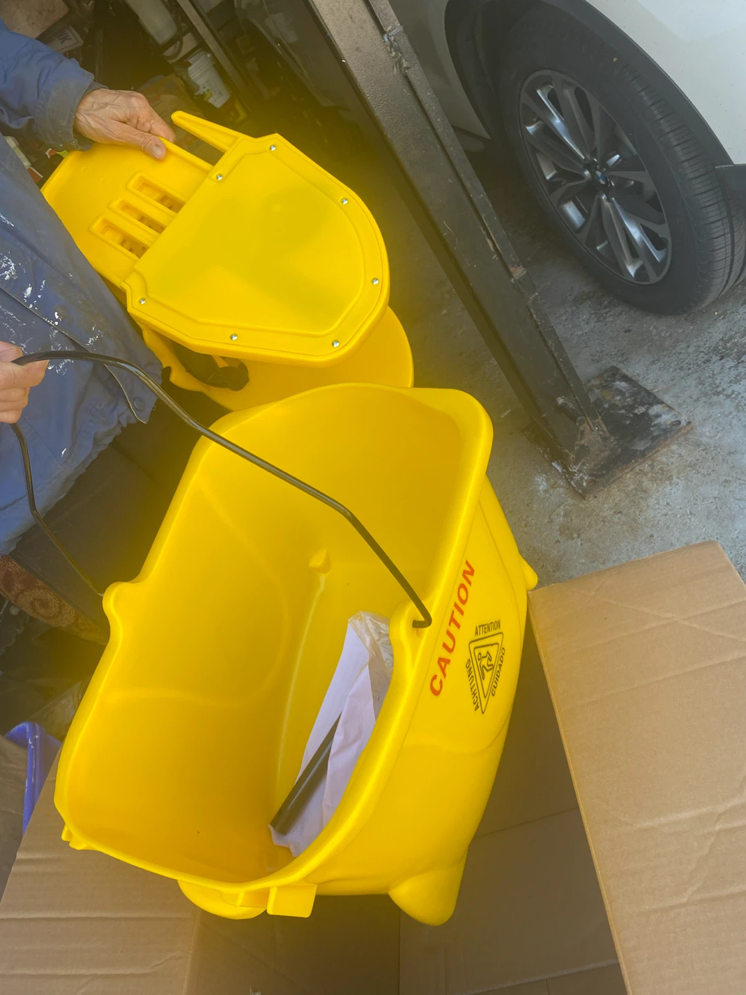 ATTAX Sidepress Wringer Bucket Combo - 8.5 gal (32 L) - Yellow
