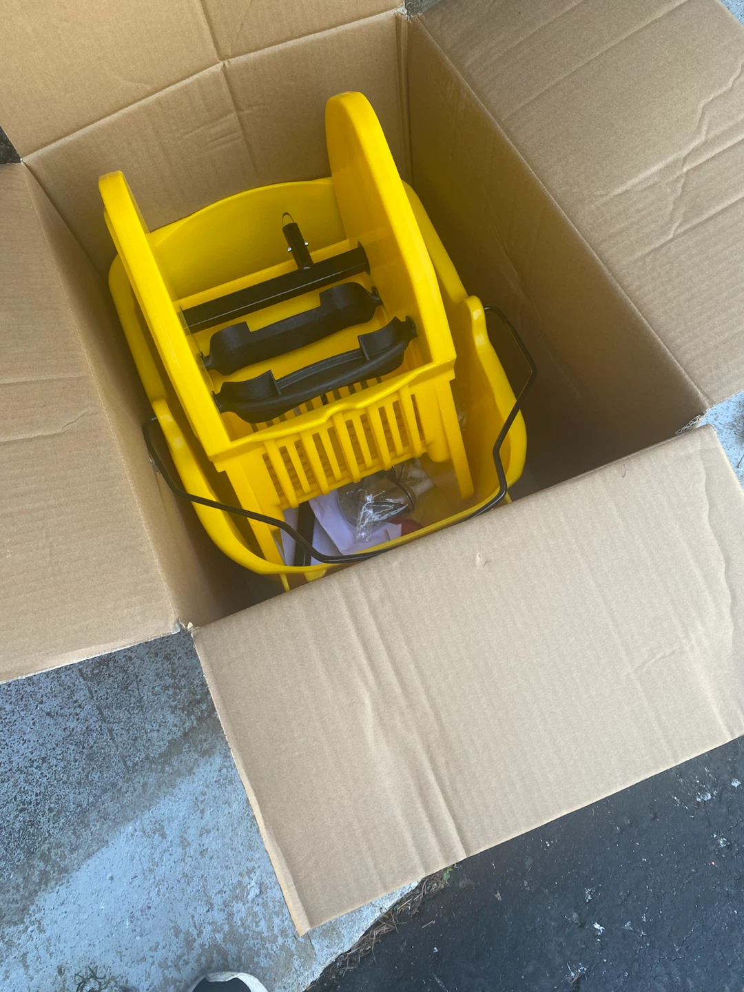 ATTAX Sidepress Wringer Bucket Combo - 8.5 gal (32 L) - Yellow - photo 2