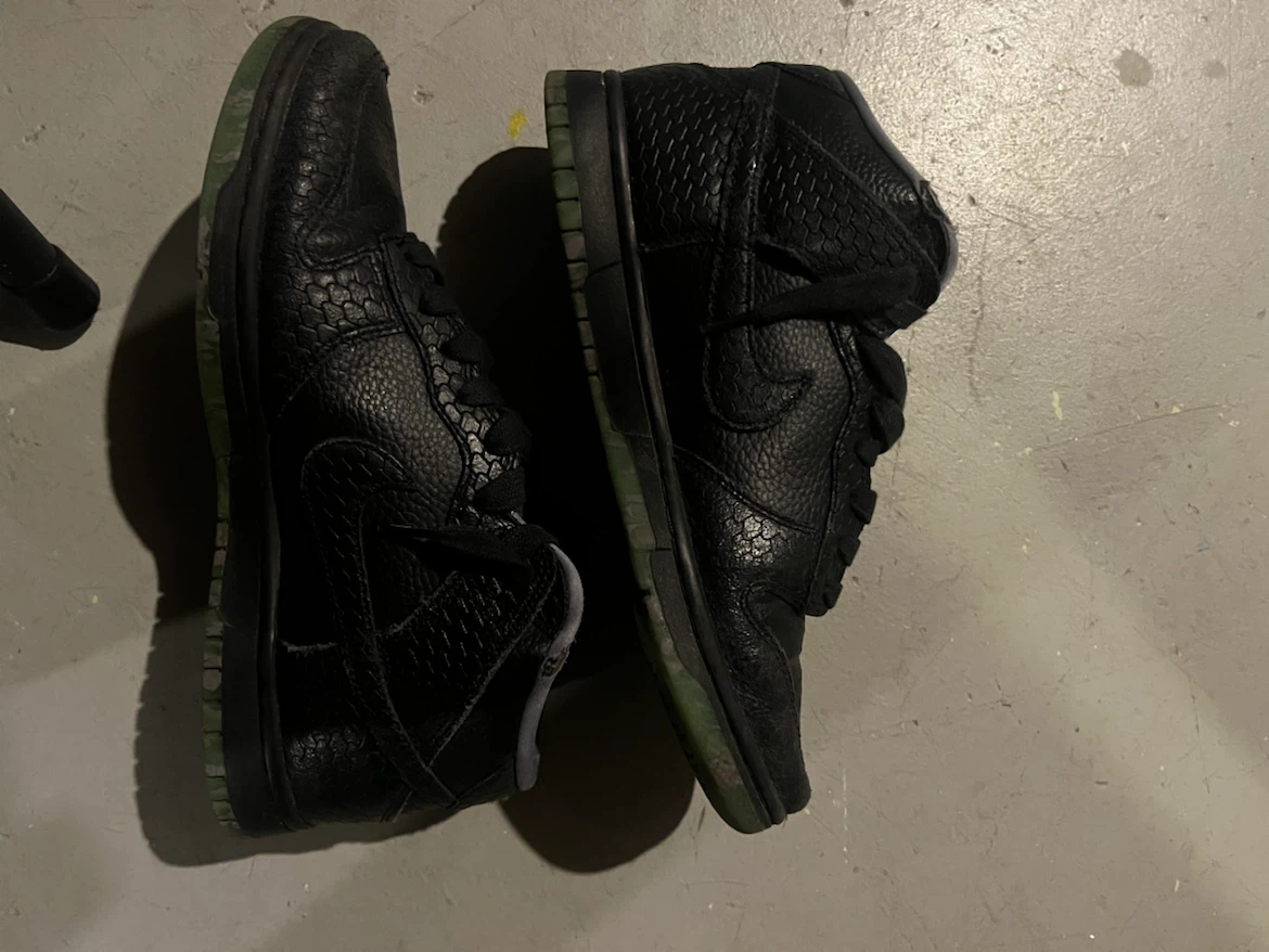 Selling shoes check description