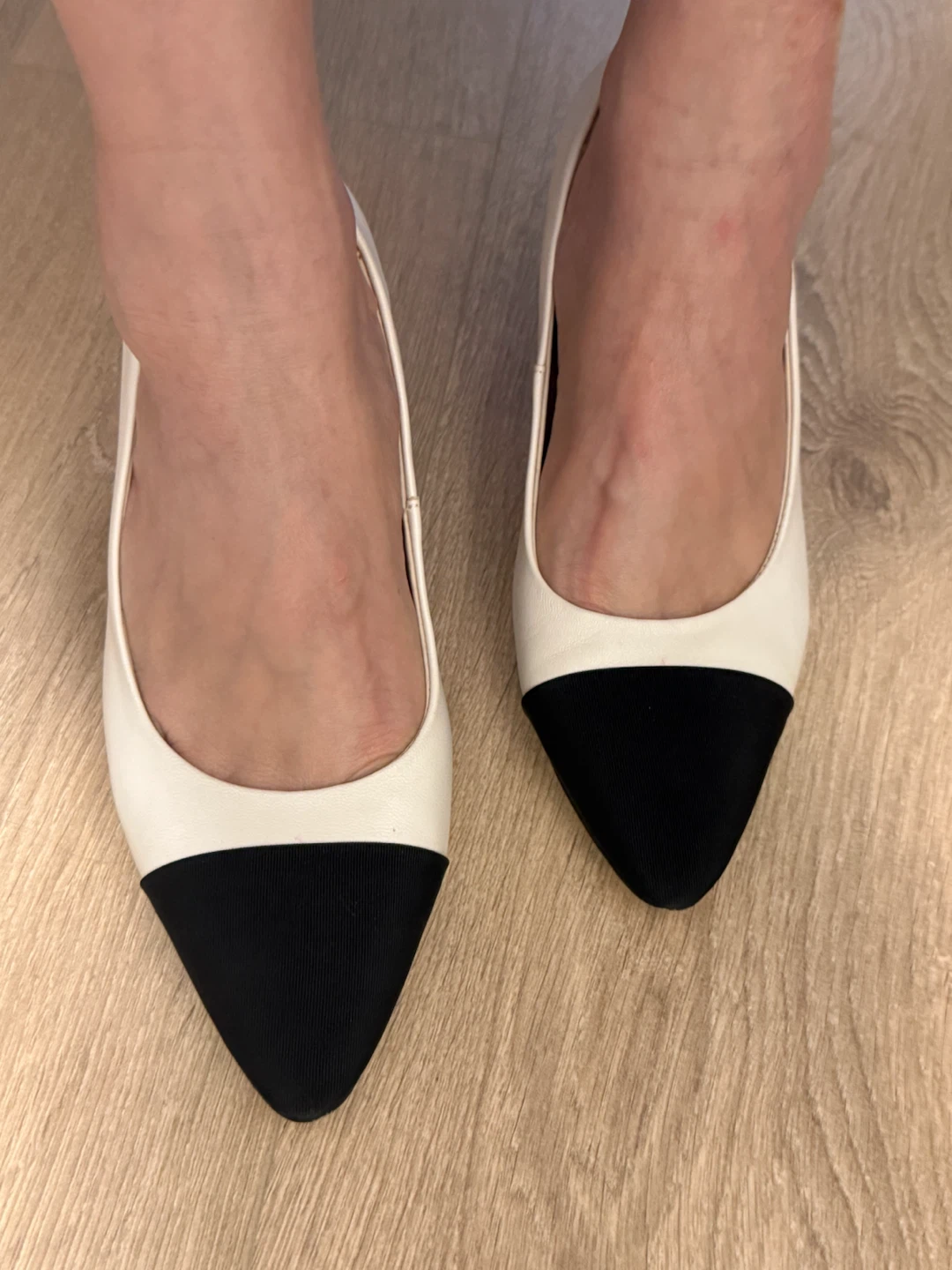 Momomi Women's White and Black Cap Toe Heels