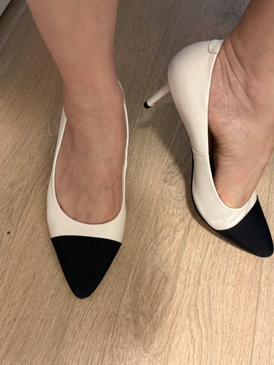 Momomi Women's White and Black Cap Toe Heels - photo 2