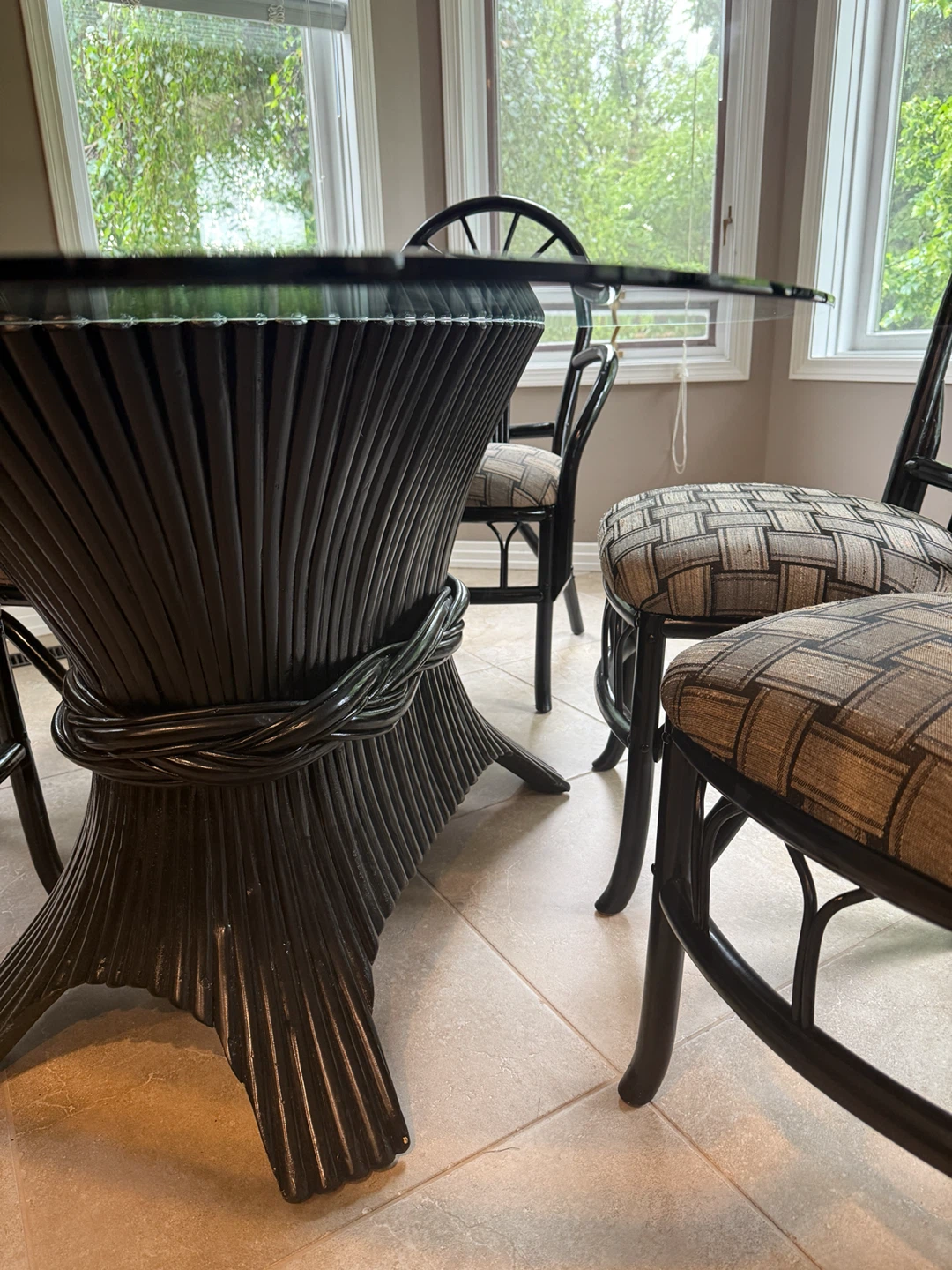 Wicker kitchen or dining room table and chairs - photo 2