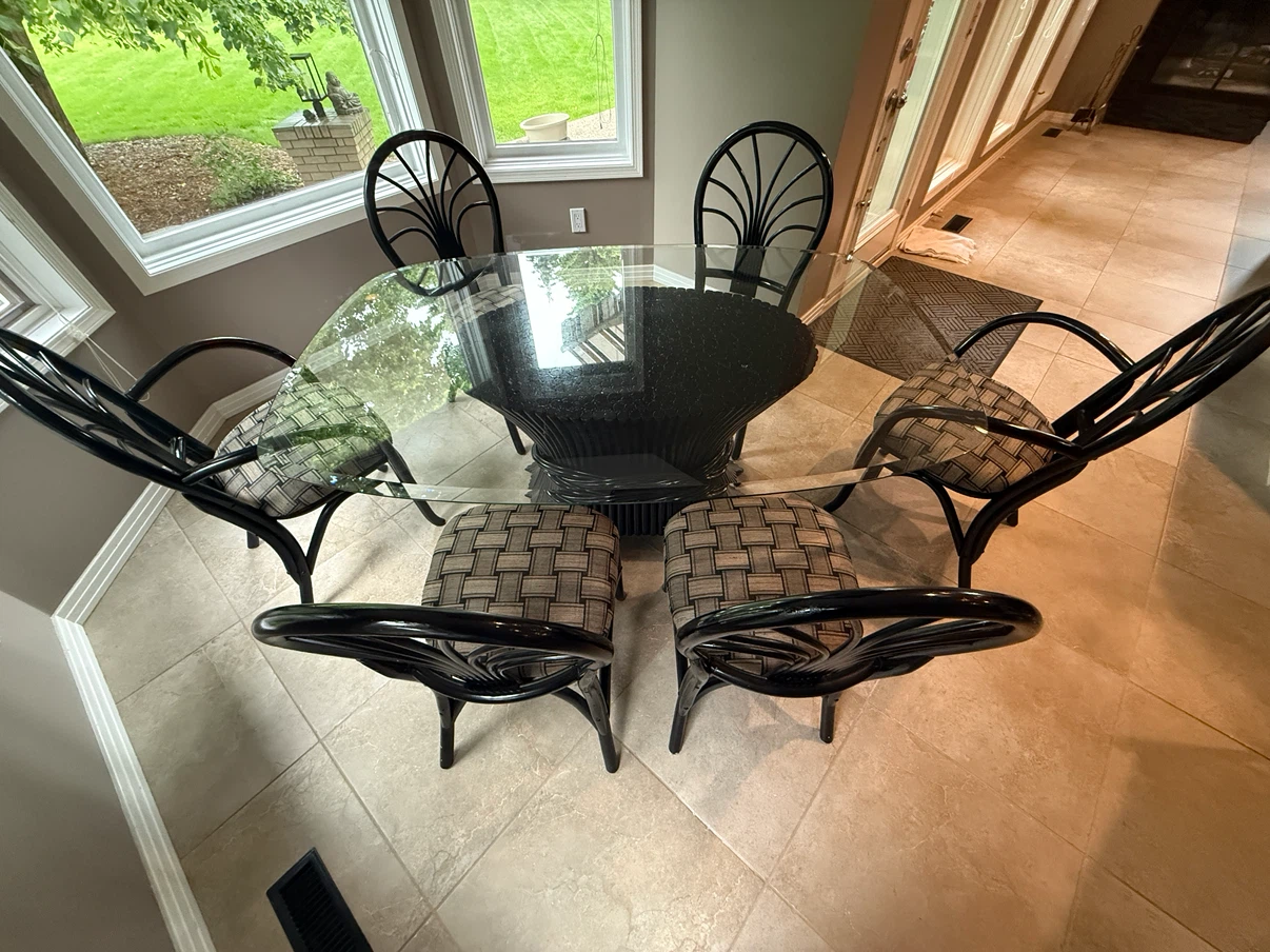 Wicker kitchen or dining room table and chairs - photo 3