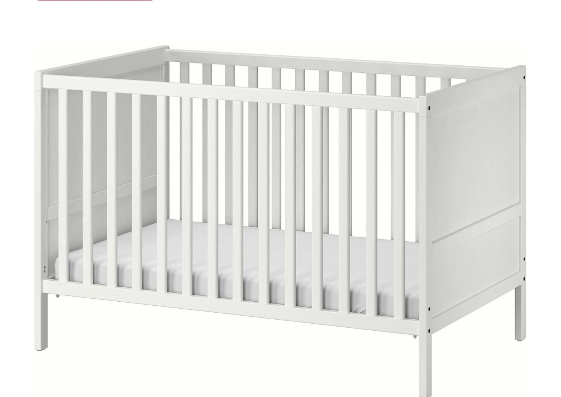 Crib / toddler bed with mattress