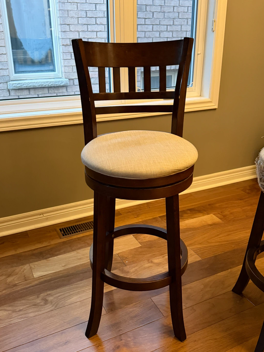 Set of 4 Swivel Bar Stools