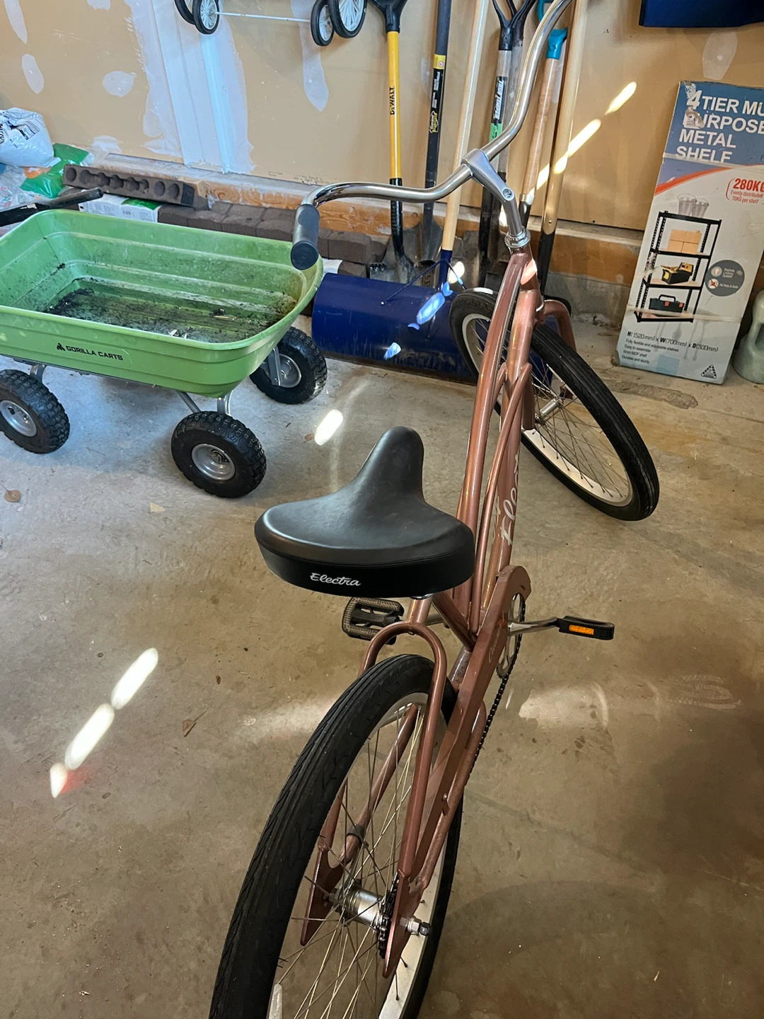 Pink cruiser bike (Electra) - photo 2