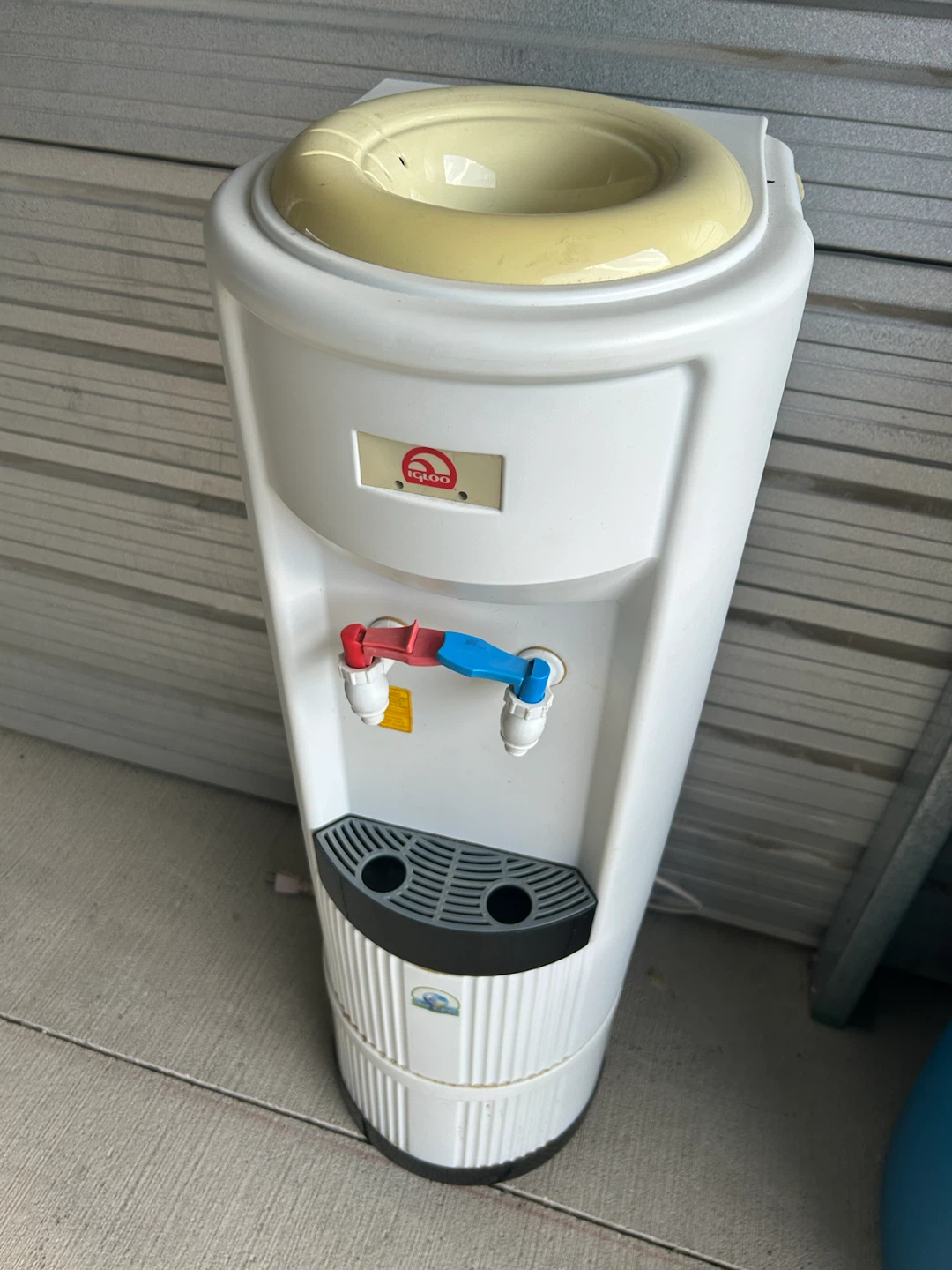 Free Igloo water dispenser