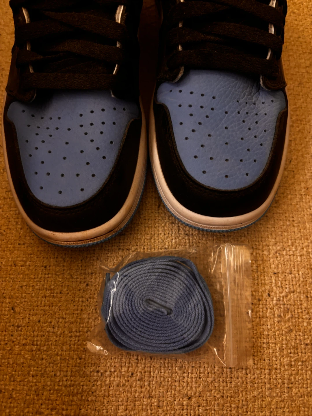 Air Jordan 1 High OG 'University Blue' Sneakers (from panda buy) - photo 2