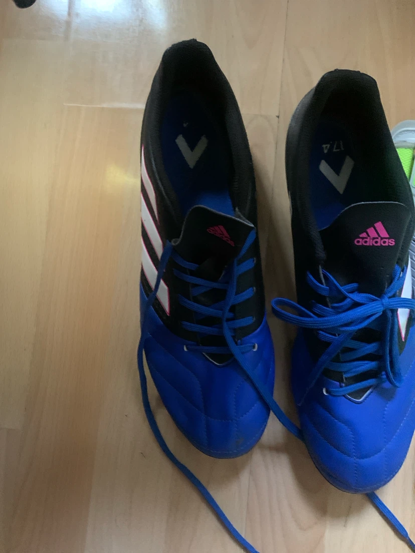 Size :11 - Adidas Soccer Cleats and Nike Shin Guards - photo 2