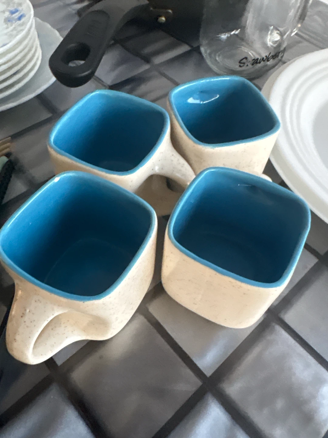 Kitchenware Set with Frying Pan and Plates - photo 3