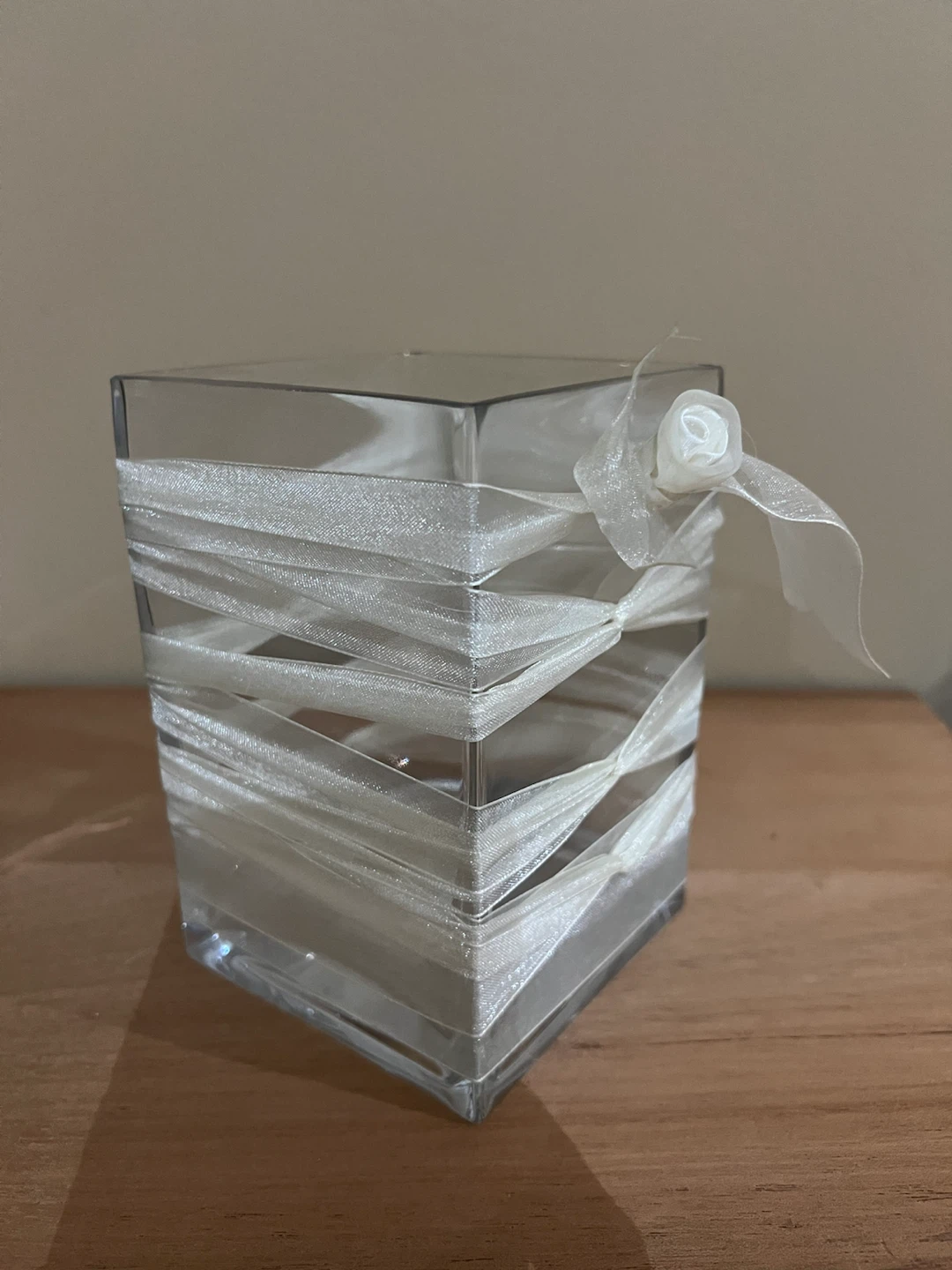 Clear Square Vase with White Ribbon - photo 2