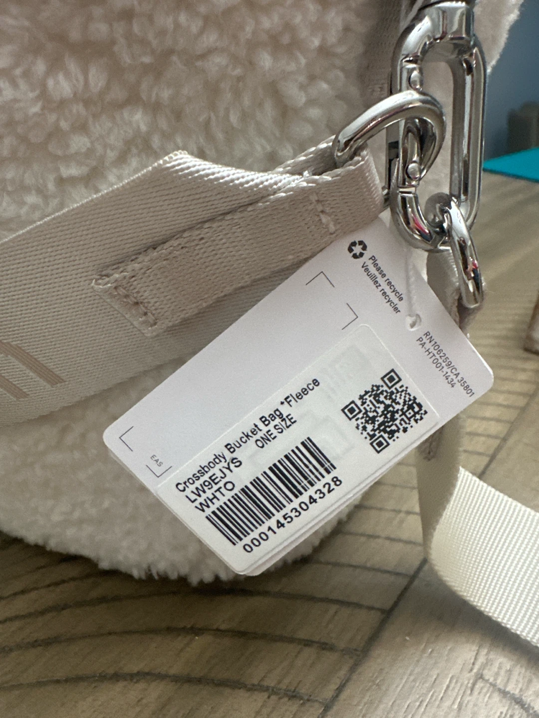 New Lululemon Fleece Crossbody Bucket Bag - photo 4