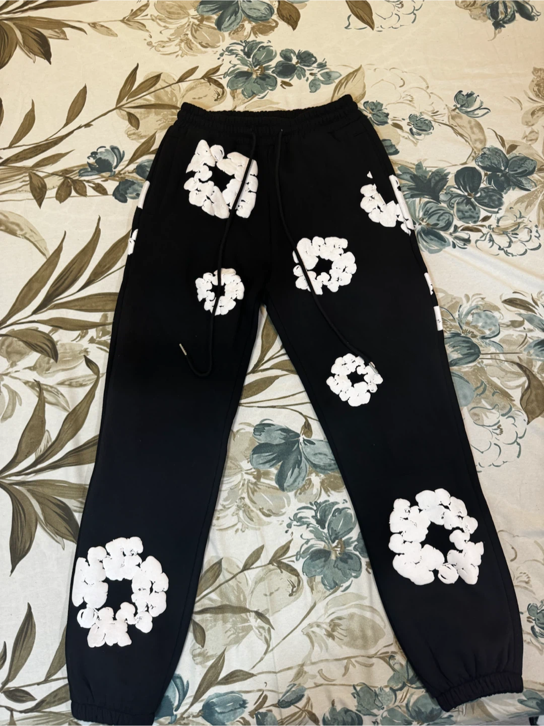 Denim Tears Black Sweatpants with White Floral Print Size M