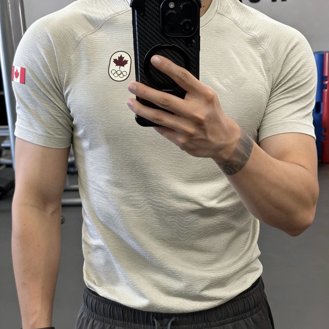 Lululemon Canada Olympic Team T-Shirt brand new - photo 2