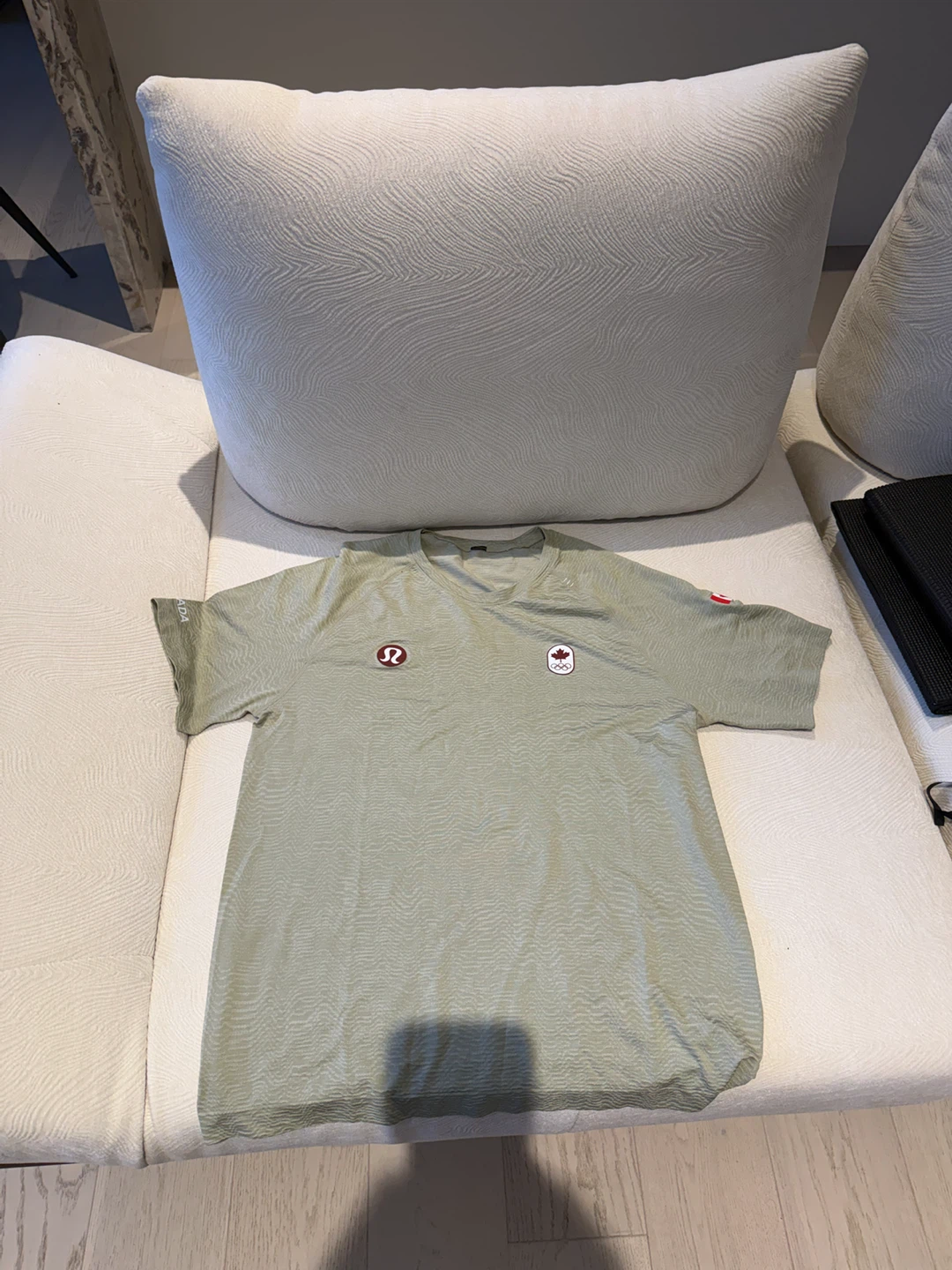 Lululemon Canada Olympic Team T-Shirt brand new - photo 3