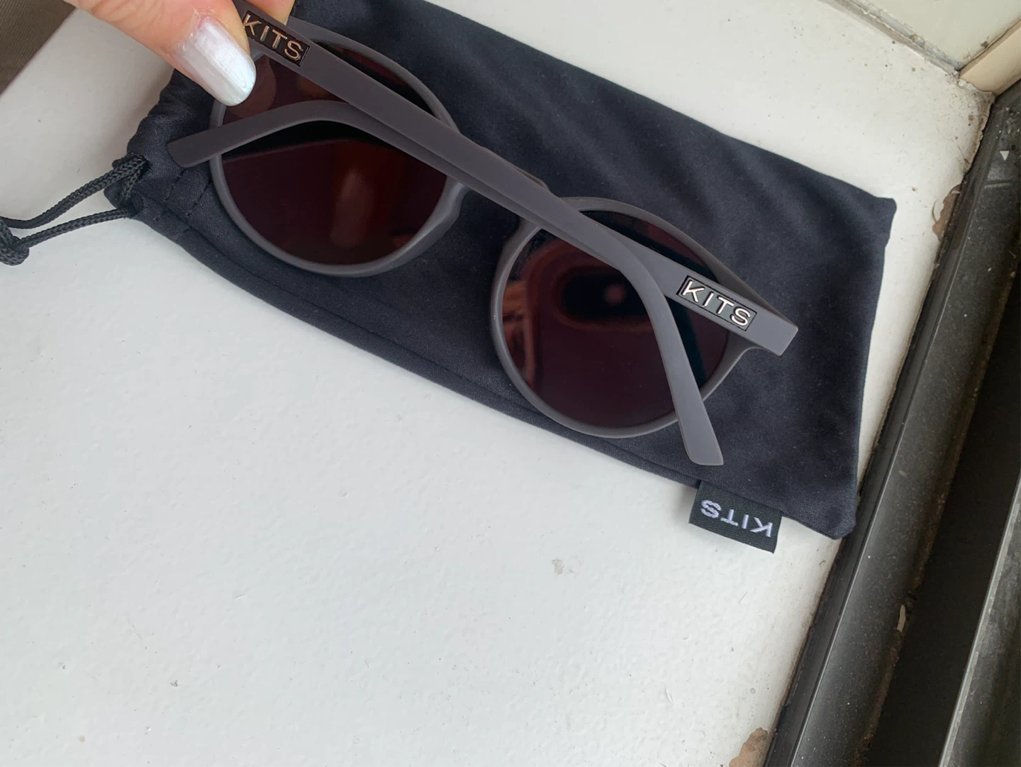 KITS Sunglasses with Red Mirrored Lenses - photo 2