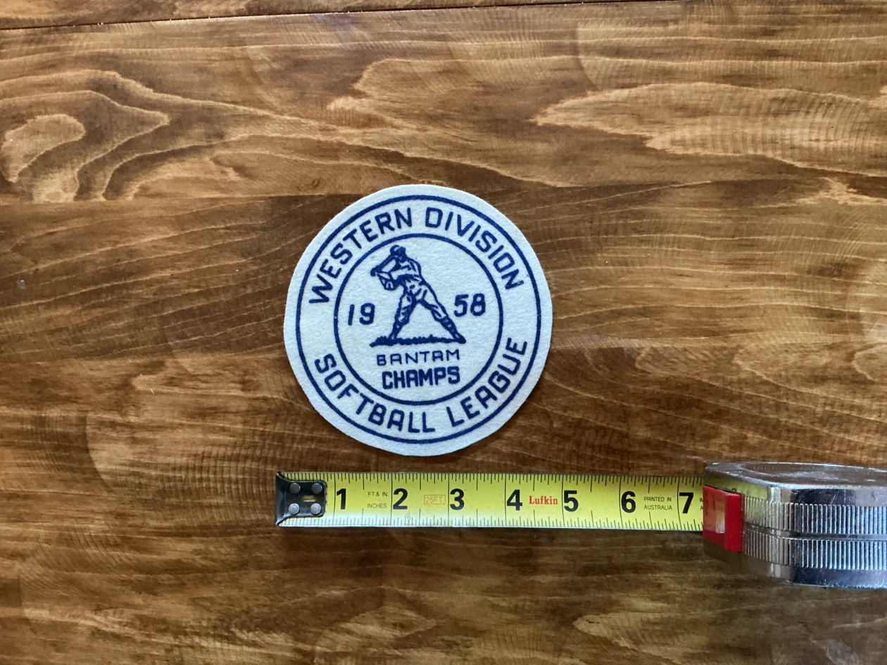 1958 Wedtern Division Softball League Bantam Chsmps Crest ! - photo 3