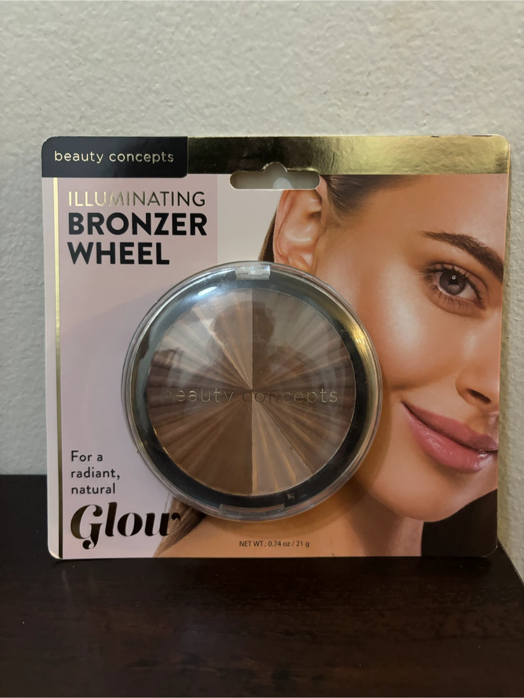 NEW-Beauty Concepts Illuminating Bronzer Wheel