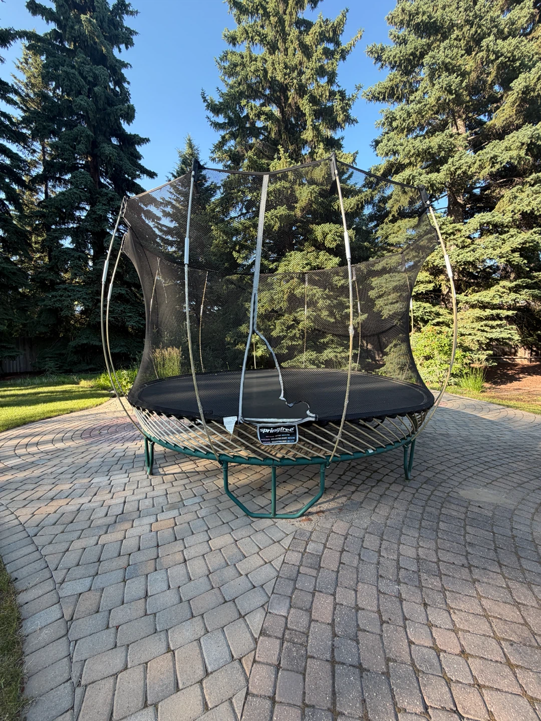 12ft diameter Springfree Trampoline with Safety Enclosure