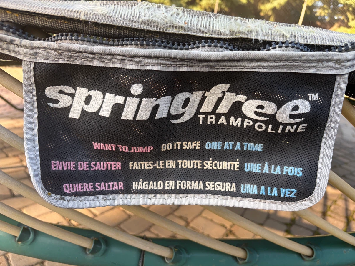 12ft diameter Springfree Trampoline with Safety Enclosure - photo 2