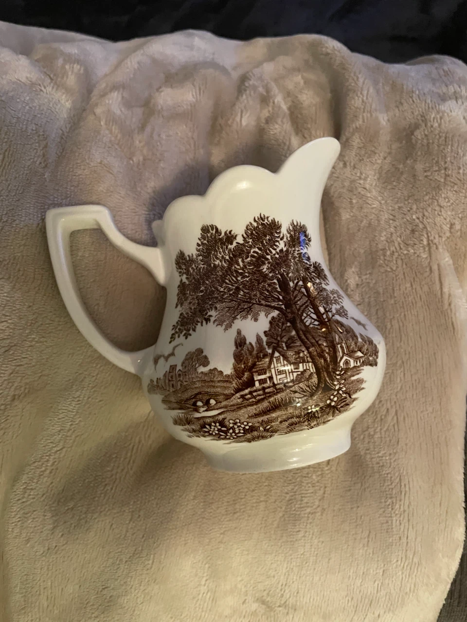 J. & G. Meakin Romantic England Ironstone Creamer - photo 2