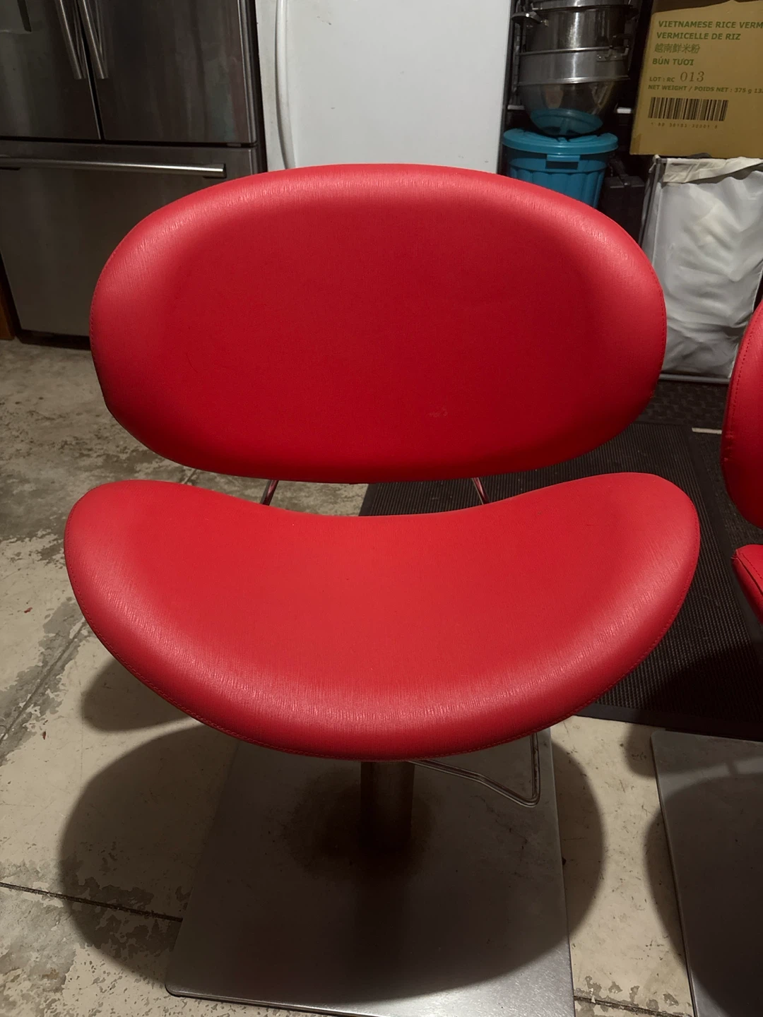 Hydraulic hairstyling chair