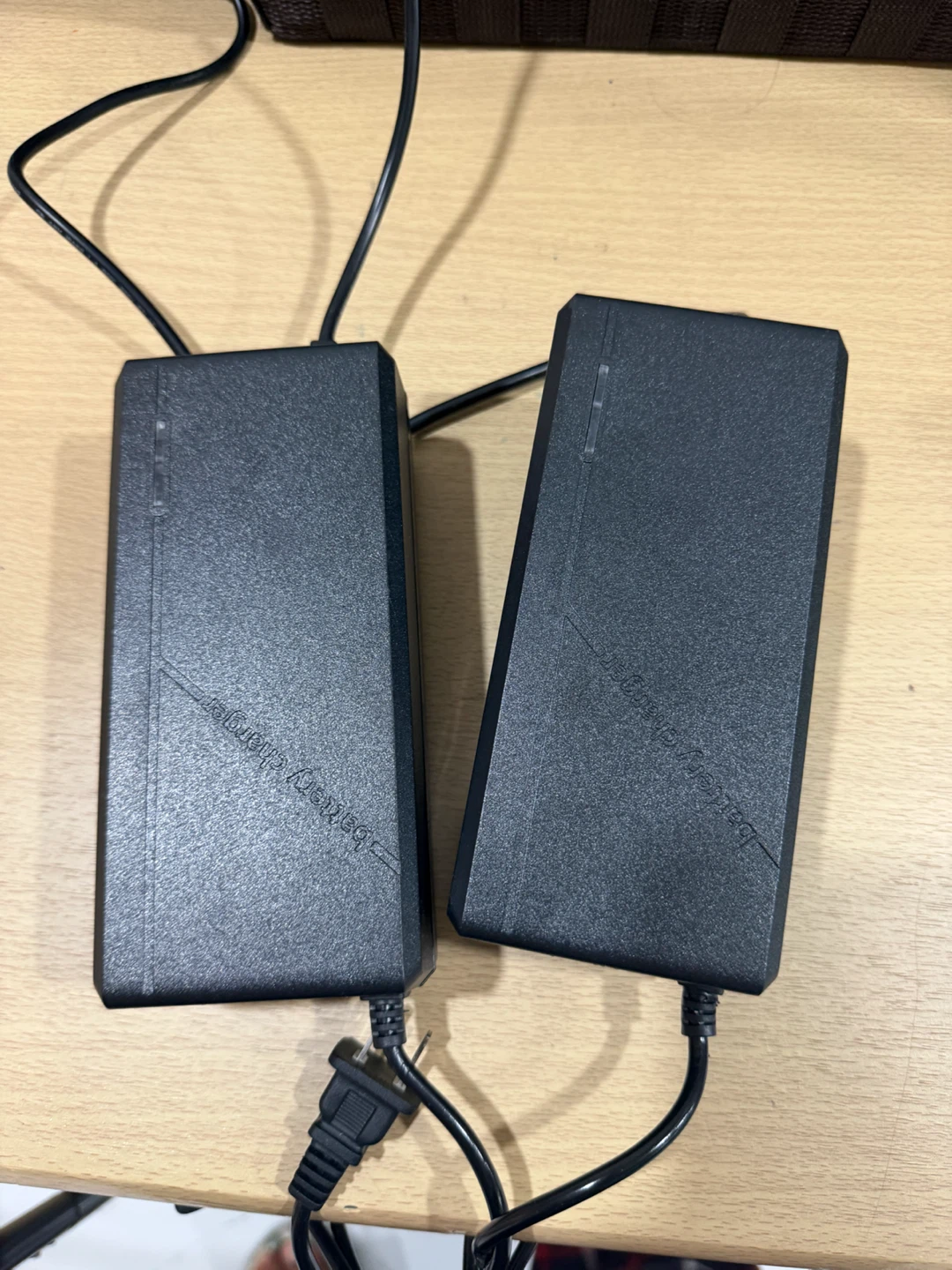 Cargador para scooter son 2 nuevos - photo 2
