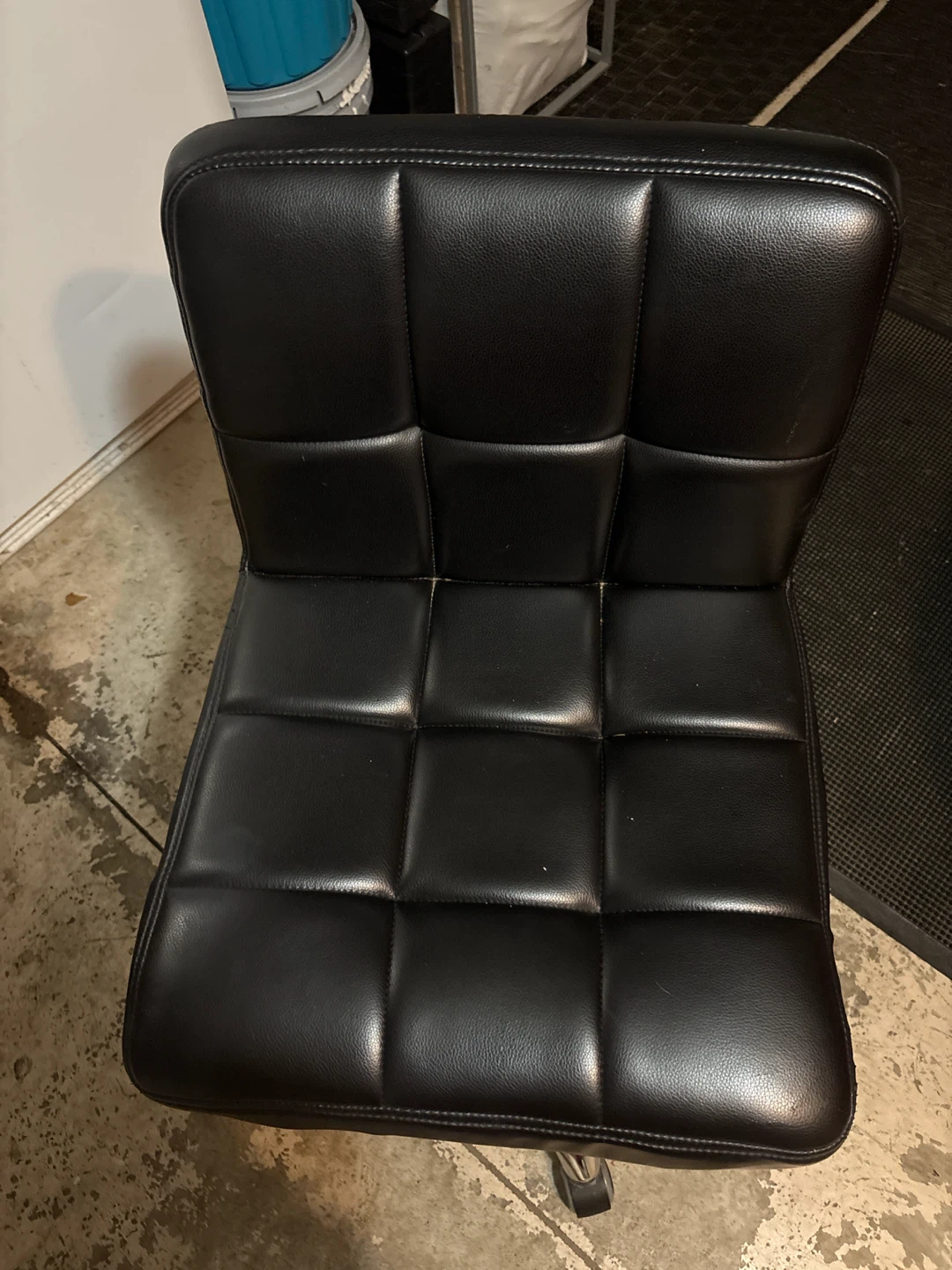 Black Swivel Office Chair - photo 2