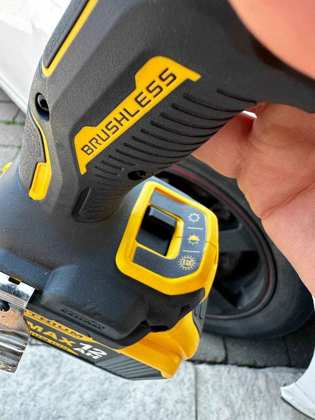 DEWALT 20V MAX Hammer Drill DCD999 - photo 4